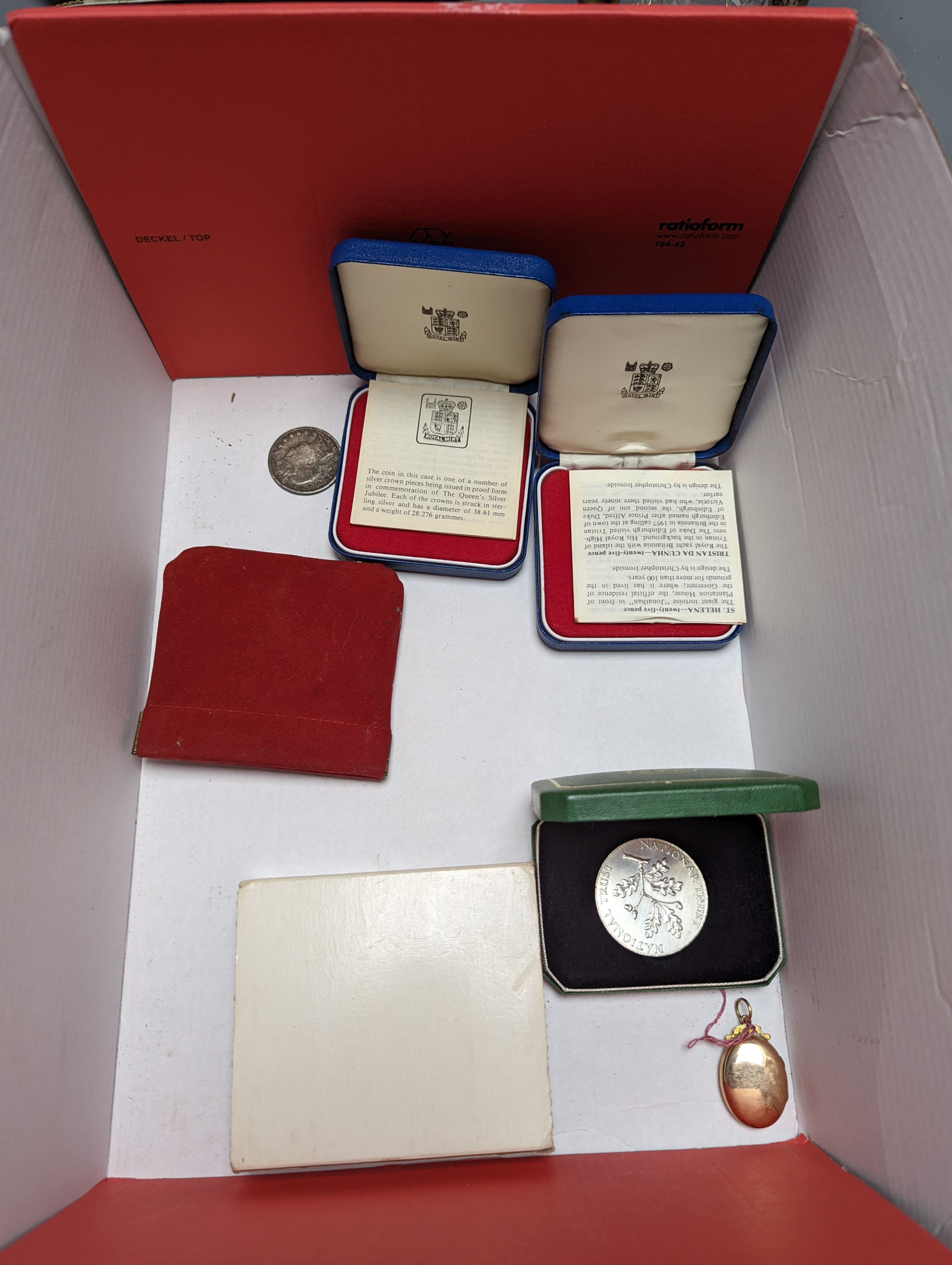 Mixed items including coins, cameo brooch in yellow metal mount, plated ware and a cased set of six silver grapefruit spoons.